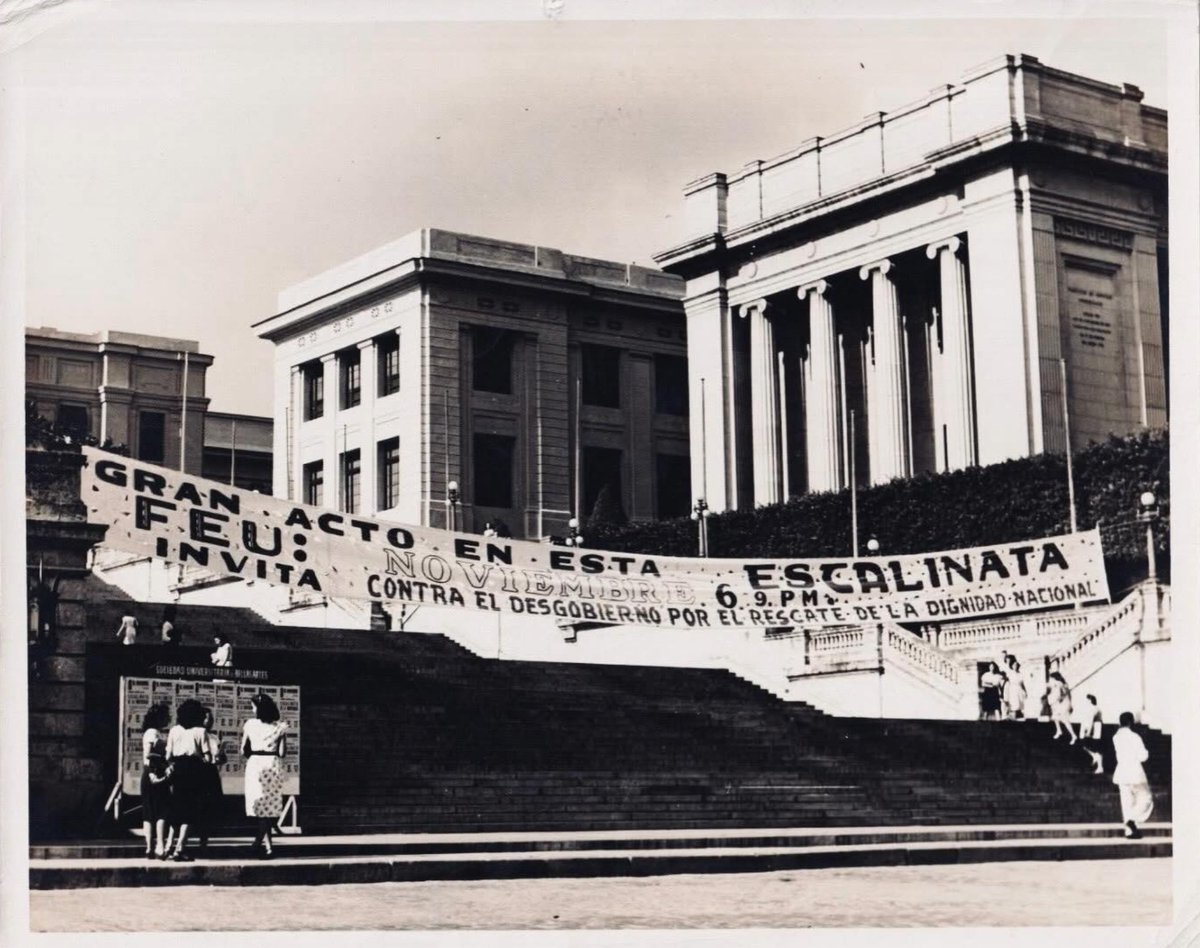 #EstampasDeMiCuba - En la dictadura de Fulgencio Batista, porque lo fue y está documentado, se permitía incluso la convocatoria a huelgas y protestas, incluida esta que aparece en la foto.

Gran acto en esta escalinata. La FEU invita. 6 de noviembre a las 9:00 pm. Contra el