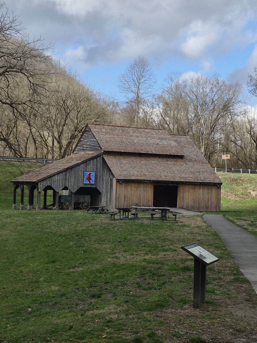 HopeEllis15's tweet photo. Visited Norris Dam State Park today.  Great place for walking dogs, hiking, and picnics  There are cabins,  a camping area, a museum of the history of the area and of course the dam which is part of the TVA system. https://t.co/lT626s3lig