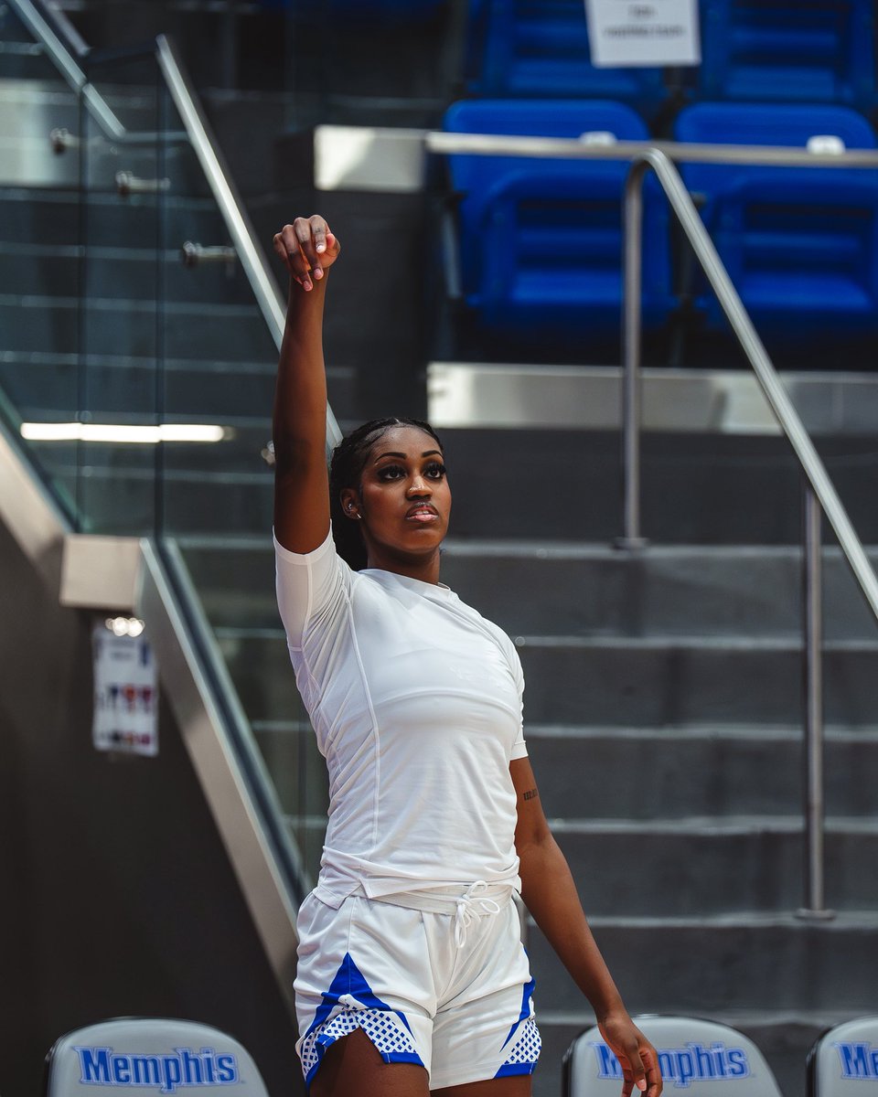 MemphisWBB's tweet photo. Senior Day Hoops 💙 

#GoTigersGo | #ApplyPressure https://t.co/146aV4LT6w