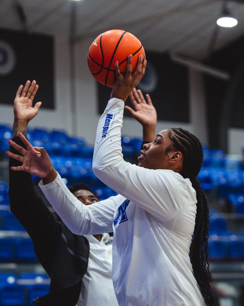 MemphisWBB's tweet photo. Senior Day Hoops 💙 

#GoTigersGo | #ApplyPressure https://t.co/146aV4LT6w
