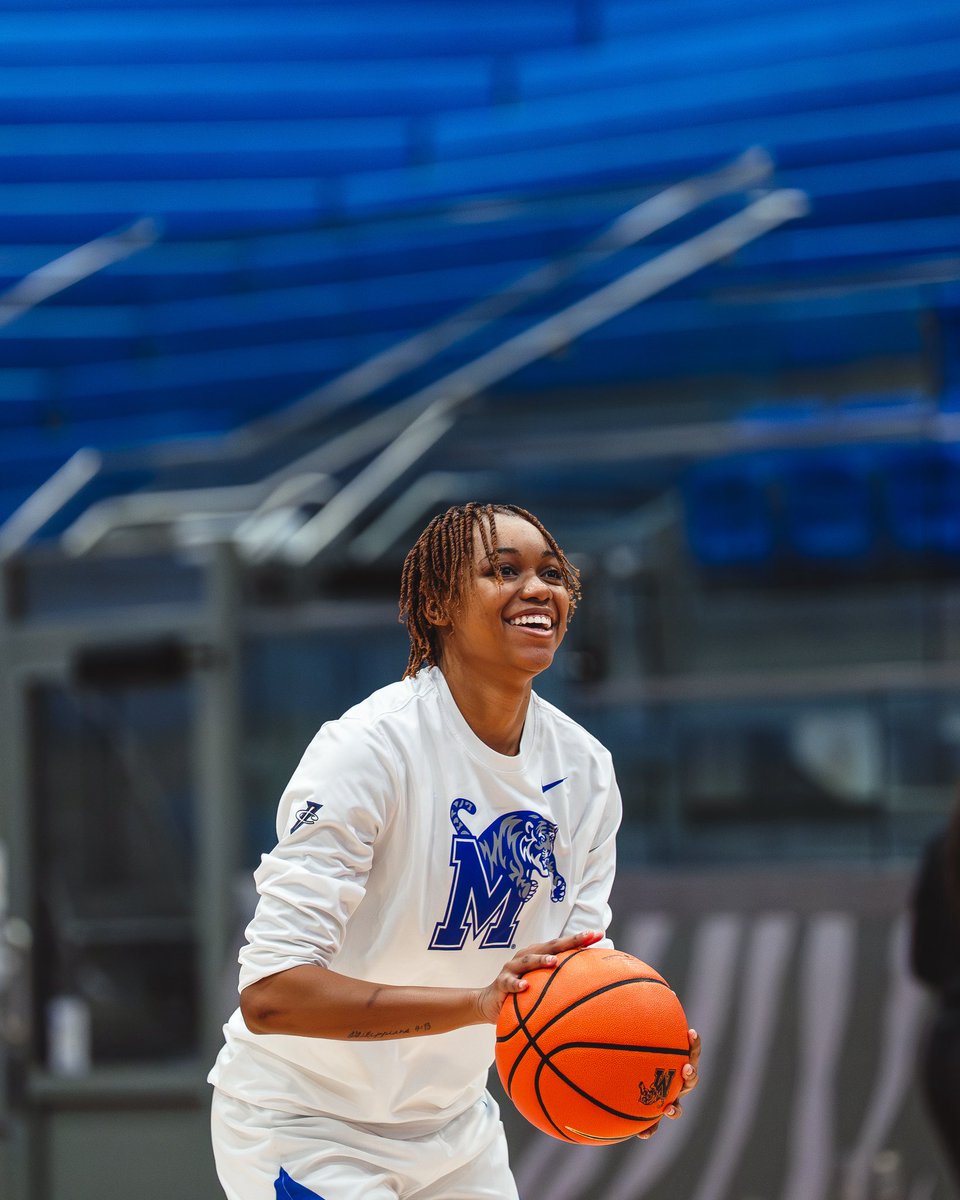 MemphisWBB's tweet photo. Senior Day Hoops 💙 

#GoTigersGo | #ApplyPressure https://t.co/146aV4LT6w