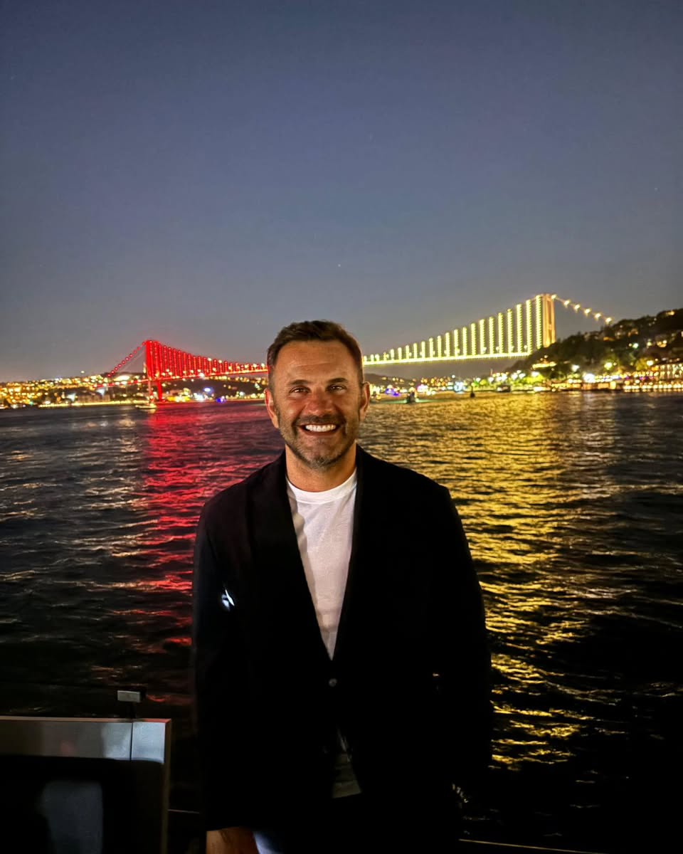 kadikoy inonu butun eski yeni fobilerin icinden gecti. Turk futbol tarihinin en buyuk derbi canavari. Kimi getirseniz kimleri baglasaniz fayda etmez. Onu yenemezsiniz