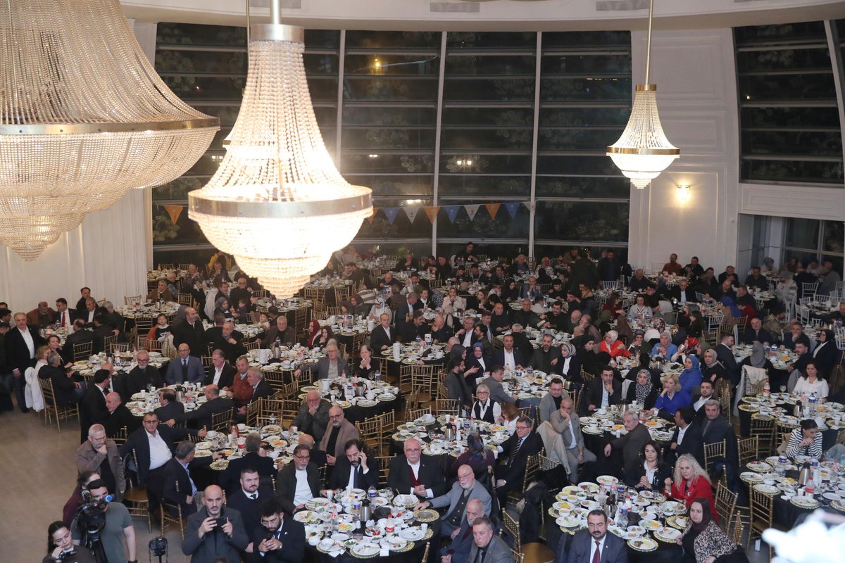 mustafatoklu07's tweet photo. 📍 Yalova
Genel Merkez Teşkilat Başkanımız Sn. Ahmet Büyükgümüş ile birlikte Yalova İl Teşkilatımızın düzenlediği iftar programına katıldık. 

Ramazan’ın bereketini aynı sofrada paylaşırken, birlik ve kardeşliğimizi bir kez daha pekiştirdik.
Emeği geçen tüm teşkilat mensuplarımıza teşekkür ediyorum.