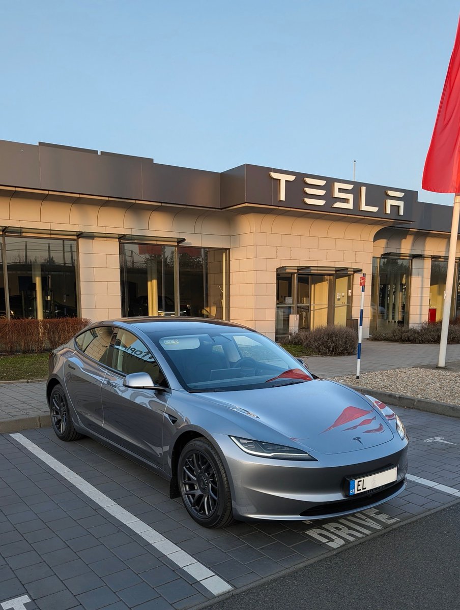 Adrian Smrček tweet media