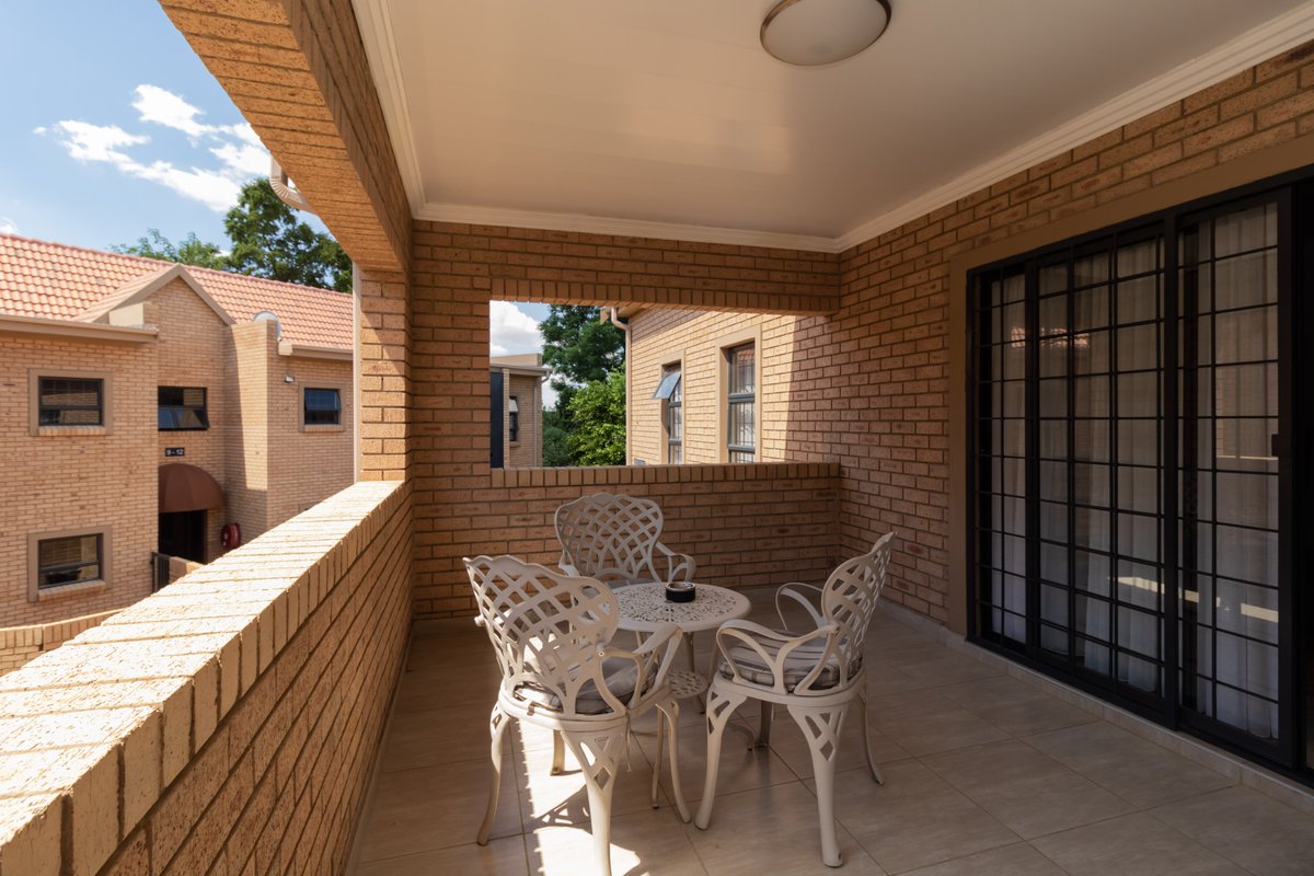 From private balconies to communal braai areas, Camelot combines privacy and comfort with the perfect Potchefstroom location.

Book your stay today! For more information visit camelotpotch.co.za.

#BalconyApartment #BraaiReady #PotchStay #LuxuryApartments #CamelotPotch