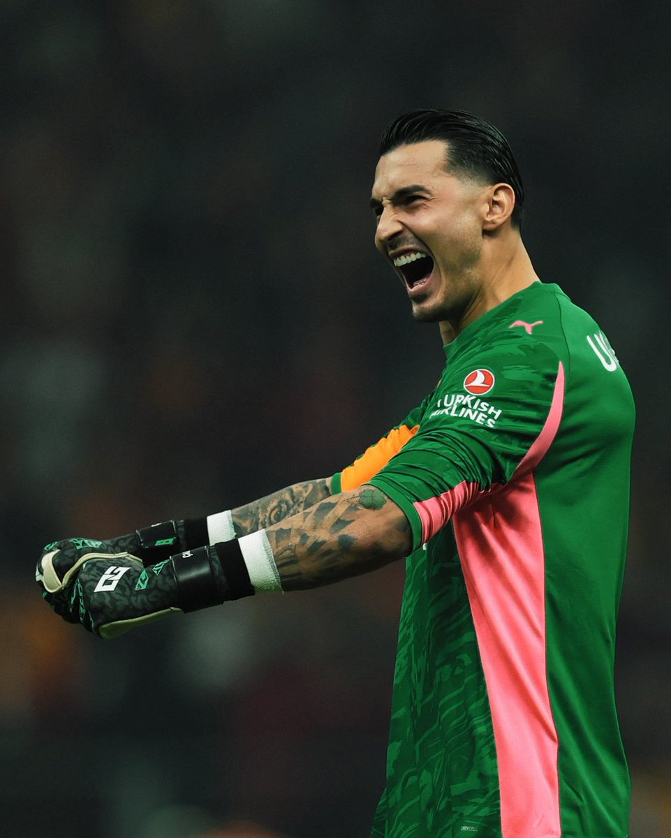 Uğurcan Çakır onurlandırma tweetidir.

Katılım kesinlikle mecburi.  🤣