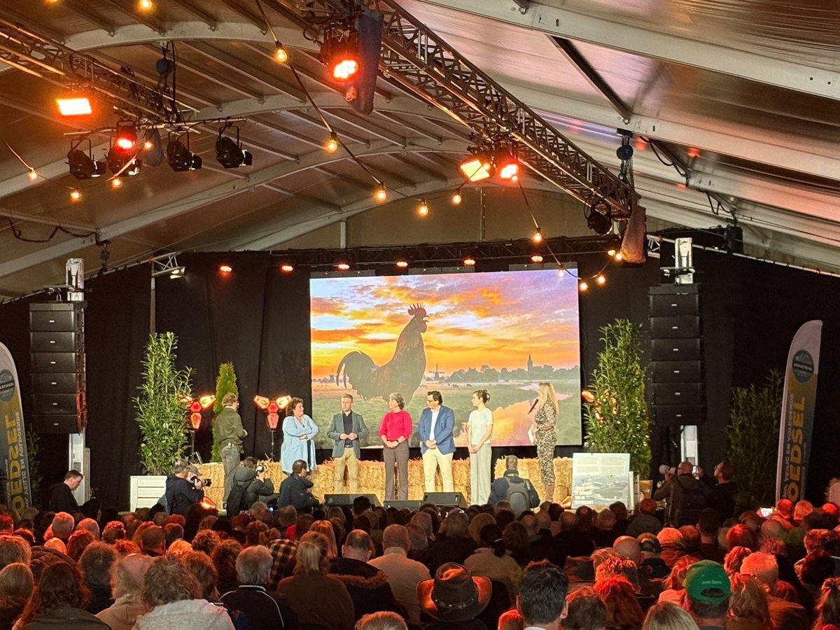 chris_stoffer's tweet image. Vandaag duizenden Nederlanders op een perfect georganiseerde actiedag #redhetplatteland. Ik mocht deelnemen aan het politiek debat.

Boeren en vissers voelen zich te vaak niet gehoord. De wolf, voedselzekerheid, een landschap vol windmolens en zonnepanelen: het moet echt anders!