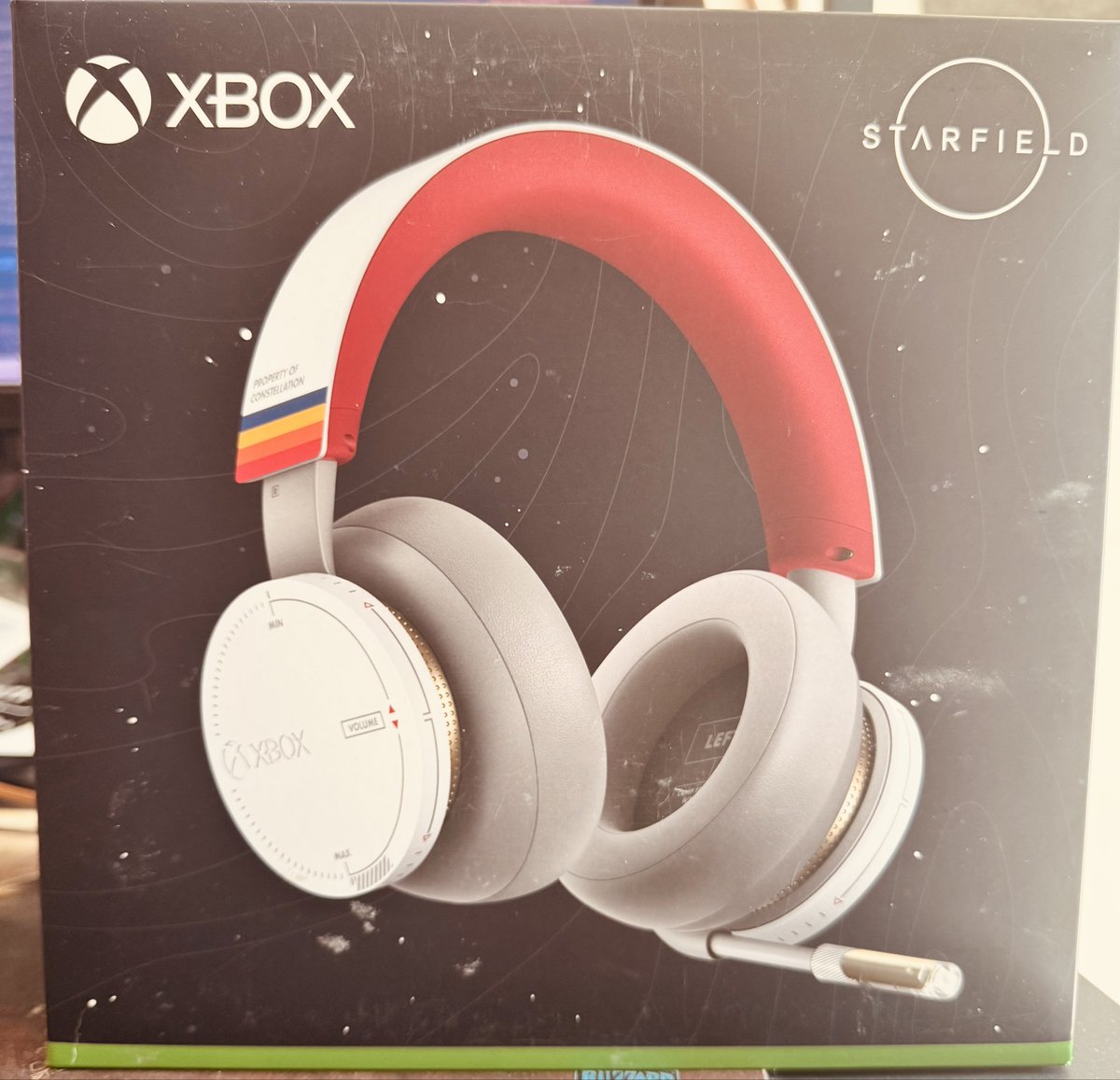Lilulicious's tweet photo. I got my pretty baubles from #StarCon delivered in the post yesterday! This awesome wireless limited edition #Starfield headset for Xbox/PC/Android/iOS which is perfect because I don’t have a wireless headset other than iPods right now. Thank you, @PedroFarq! ❤️and a cool journal https://t.co/fyF43BsyFT