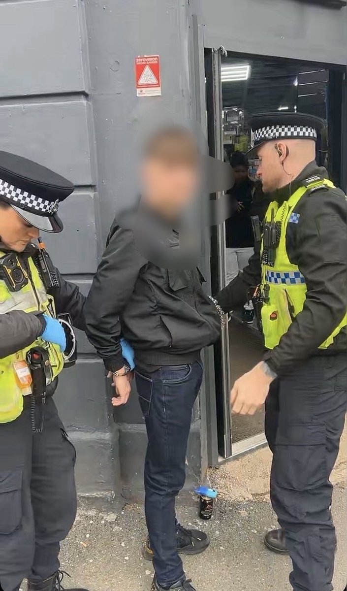 Away.Ends tweet media