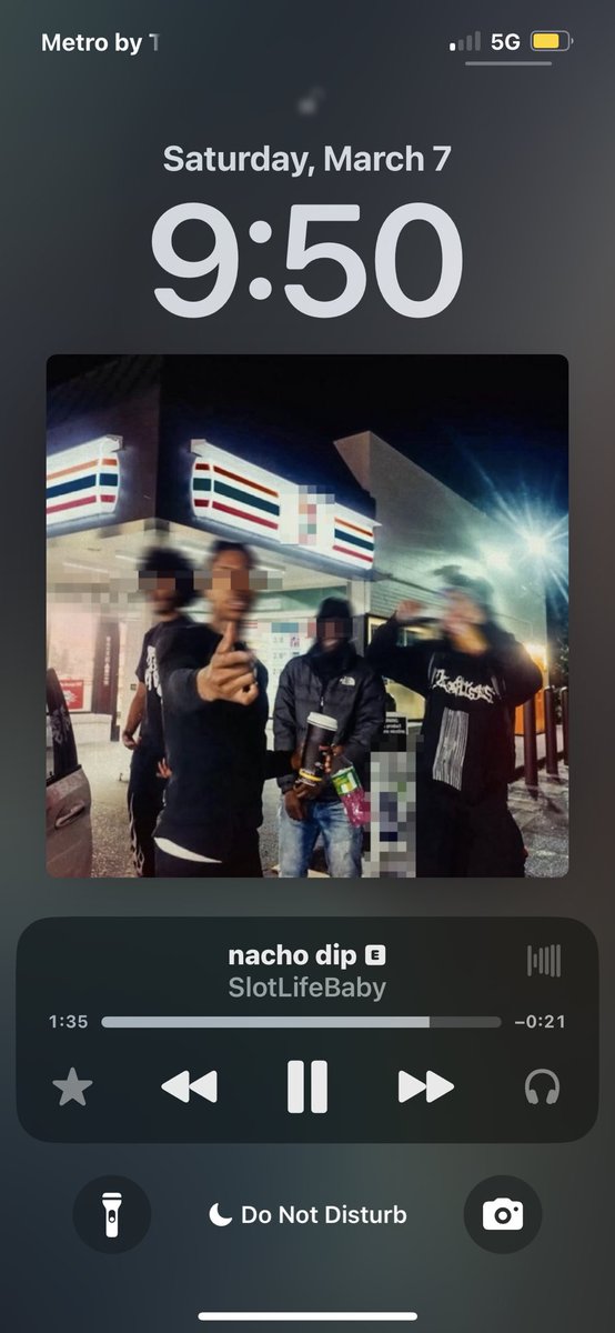 LandoMontana7's tweet photo. #worktunes https://t.co/qY2udWt173