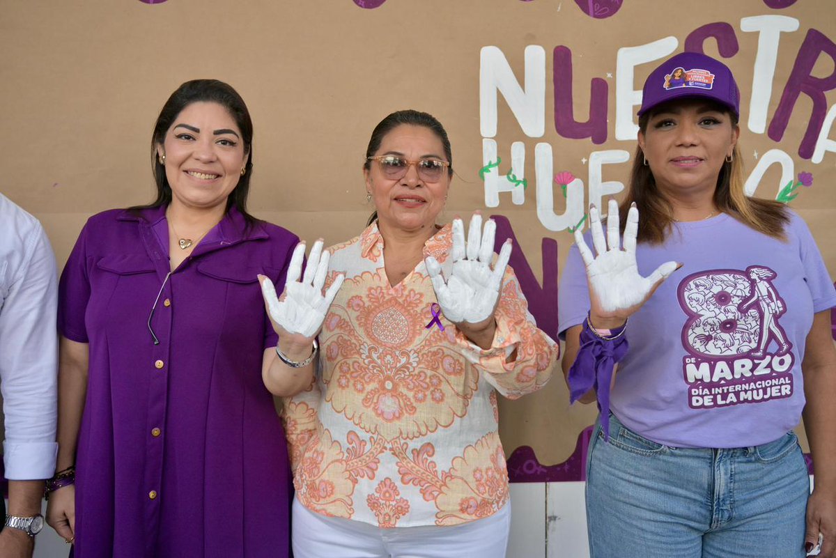 Me conmovió ver a tantas mujeres unidas, desde distintos ámbitos, dejando su huella en este mural por el Día Internacional de la Mujer 2026. Reconocer su voz y su participación en la vida pública no es una opción, es nuestra misión. 
#VeracruzCiudadHeroica <a href="/rocionahle/">Rocío Nahle</a>
