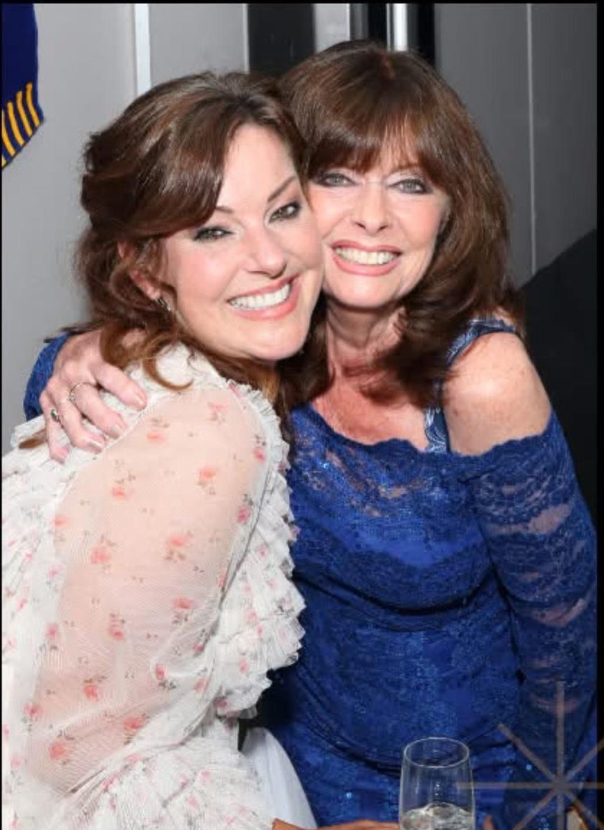 vickimichelle's tweet image. Happy Birthday Beautiful Ruthie Henshall. Such a talented gorgeous lady. Lovely memory at Lady Ratlings Event @RuthieHenshall  #Chicago #CrazyForYou #Cabaret #BillyElliot #OlivierAward #Cats #BlitheSpirit #TheShowgirlAndThePrince #MissSaigon @imacelebrity #SaturdayThoughts