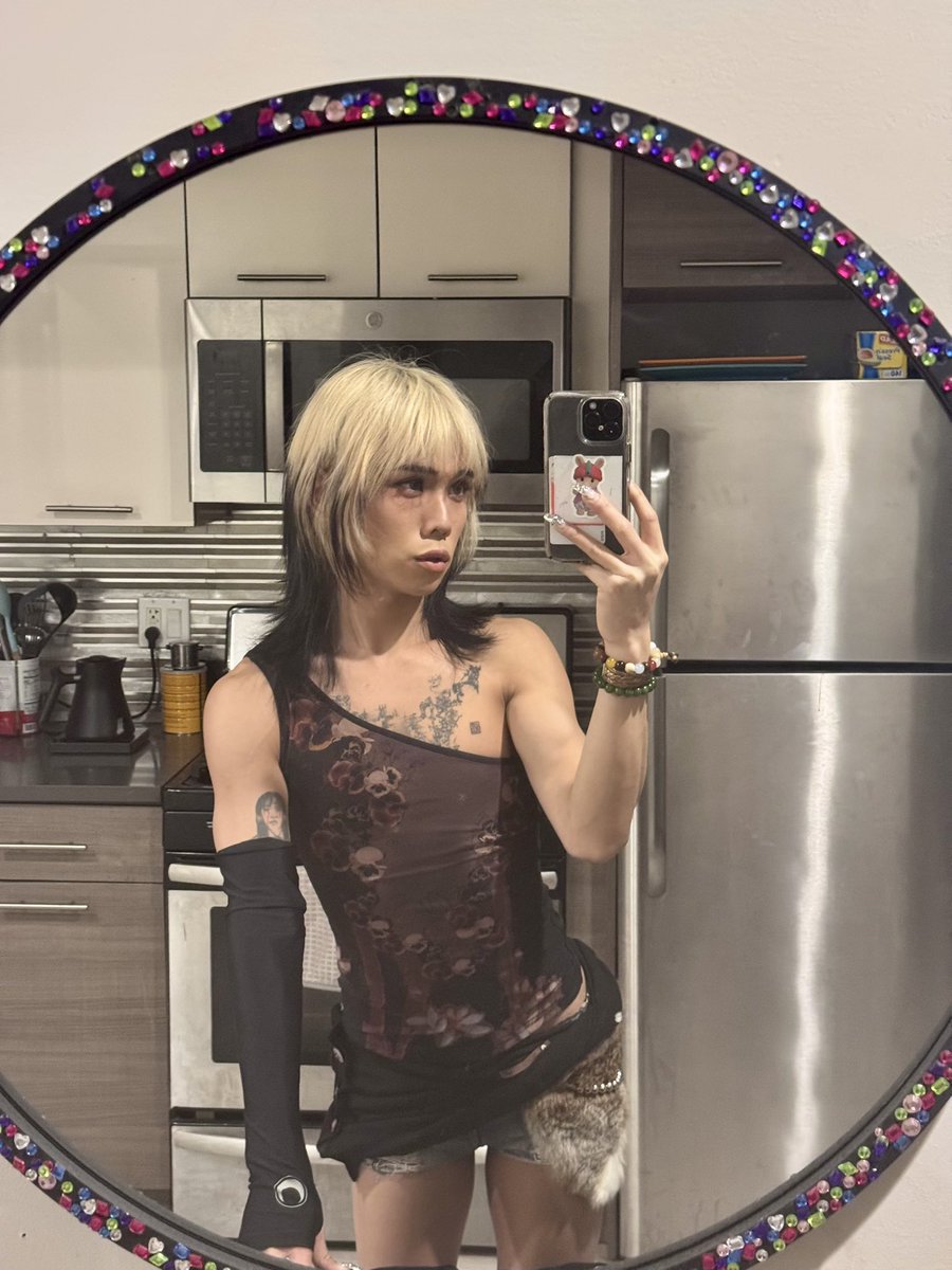 dn444ngel's tweet photo. in oomfs kitchen liiikee https://t.co/RMa9Cj9CyC