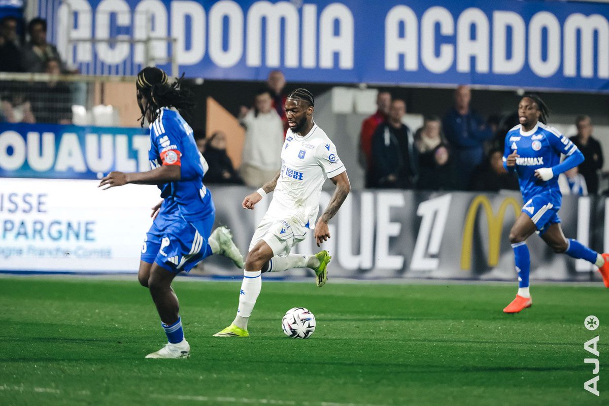 ⏱️ 75' Encore un gros quart d'heure. Strasbourg met la pression mais nos Auxerrois auront des espaces en contre ! #TeamAJA #AJARCSA (0-0) pic.