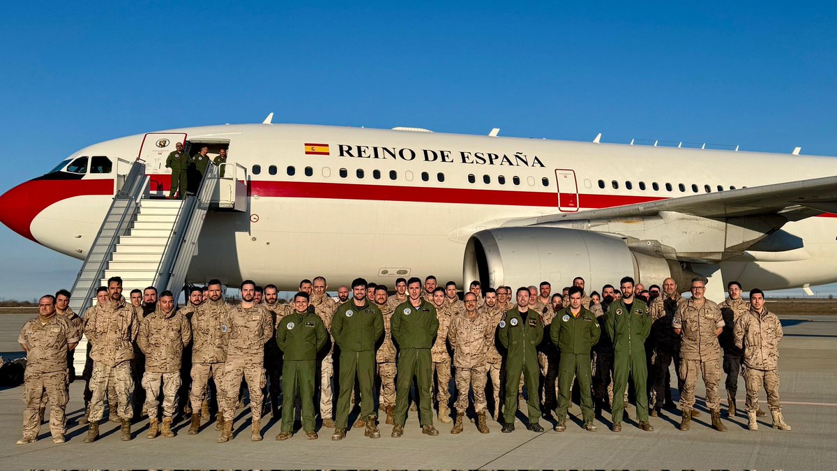 EMADmde's tweet photo. El Destacamento Aéreo Táctico #DATPaznic finaliza su despliegue en Rumanía.
Regresan tras concluir con eficacia su misión de Policía Aérea Combinada, integrados con la Fuerza Aérea alemana.
Juntos han reforzado la protección del flanco este de la @NATO.
#MOPS @EjercitoAire https://t.co/shLvYvnZdk