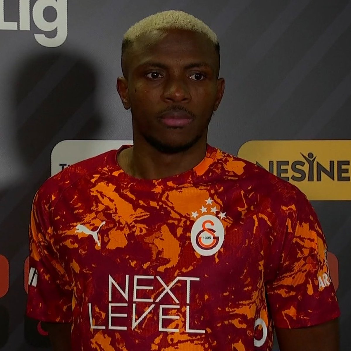 Victor Osimhen: "Galatasaray'ı çok seviyorum. Takımımla gurur duyuyorum."