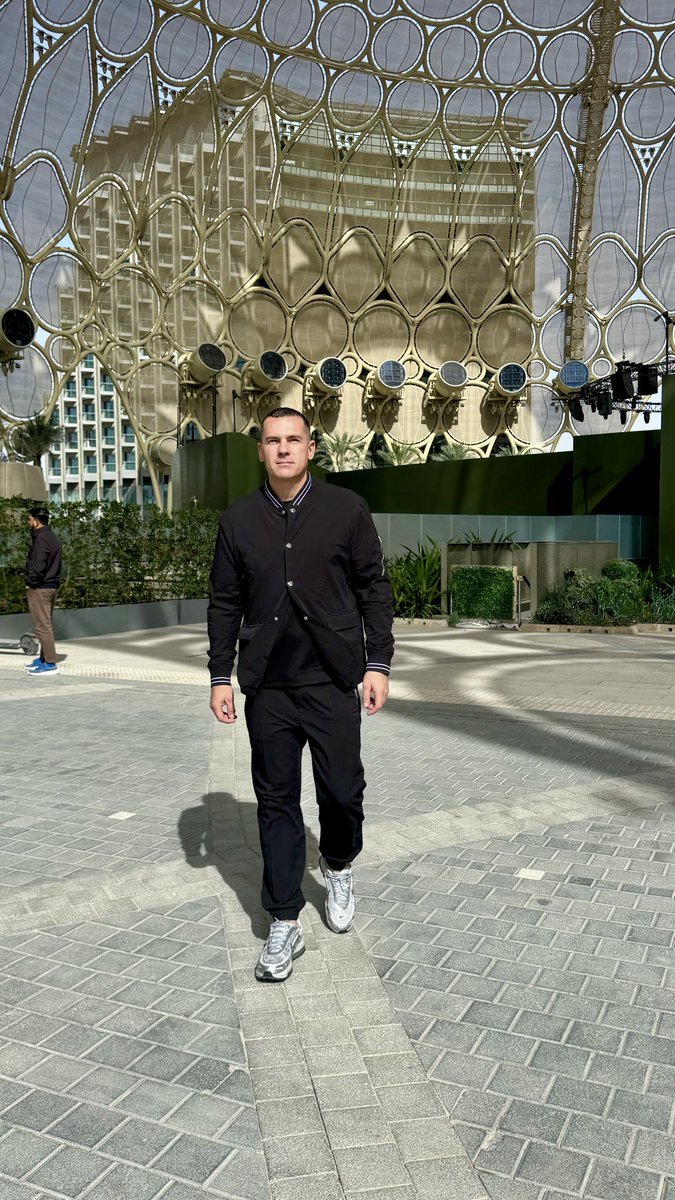 The cost of electricity has risen by 40% in some places. No energy, no production; no production, no product; no product, nothing to sell. Nothing to sell, no means of subsistence. Your future is determined by the availability of electricity in your region.