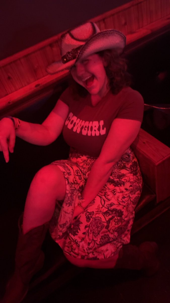 Just an innocent little cowgirl with 2 left feet and a passion for living life 🤠