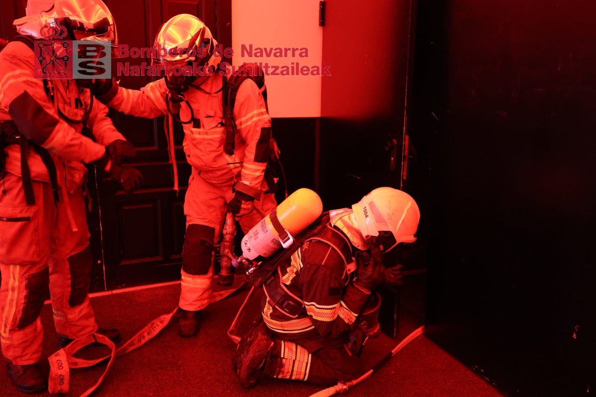 Bomberos y Bomberas – Suhiltzaileak tweet media