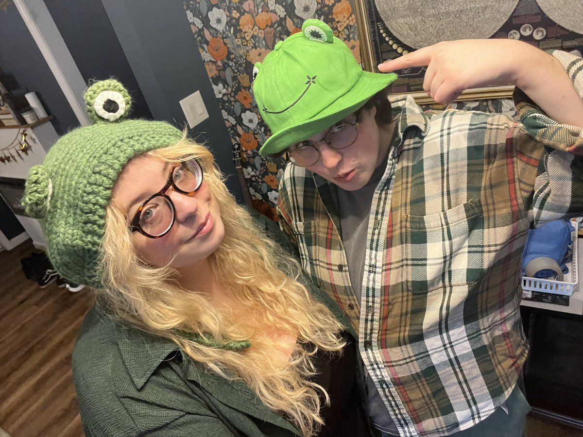 frog con 🐸 <a href="/stillsick666/">long scream</a>