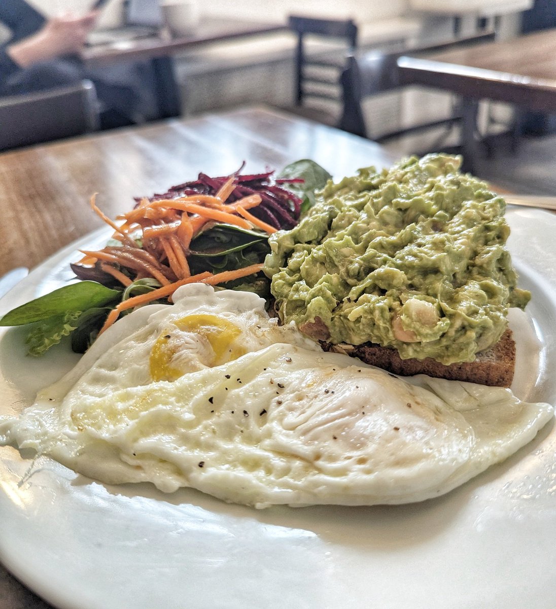 AstridDannersen's tweet photo. Today's pitstop. #Brooklyn #musecafe Avocado toast. https://t.co/uOXniJabVv