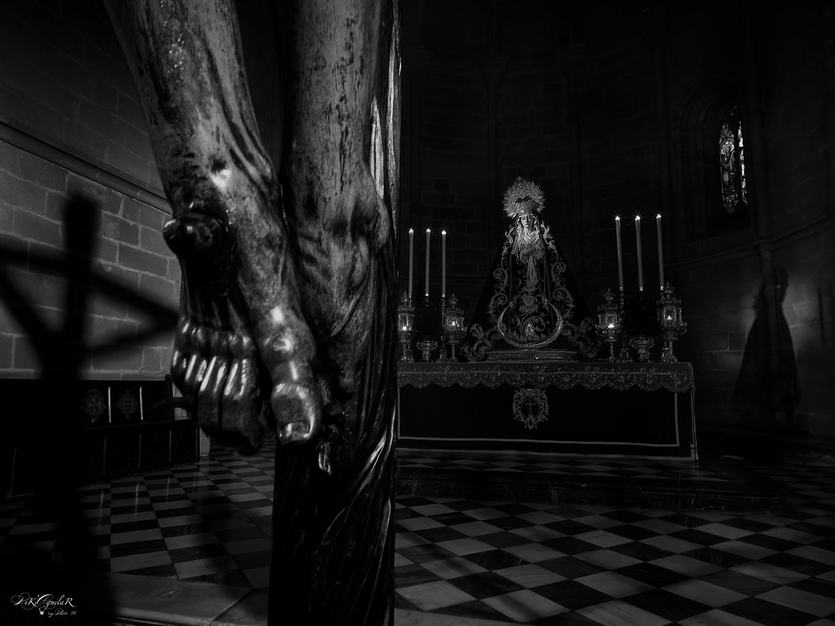 Tercer viernes de Cuaresma jerezana en todo su esplendor, al final la lluvia invitó a peregrinar por los cultos que se celebraban.
Felicidades <a href="/VeraCruzJerez/">Hdad. de la Santa Vera-Cruz</a> por tan buen gusto.
<a href="/cofrademania/">COFRADEMANIA</a> un saludo y gracias por vuestro trabajo informativo.