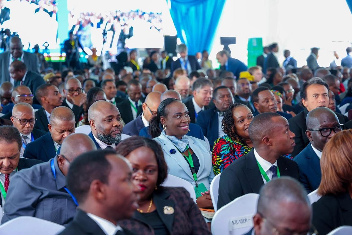 H.E. President Hassan Sheikh Mohamud participated in the 25th Ordinary Summit of the Heads of State of the East African Community (EAC) in Arusha, Tanzania.

In his keynote remarks at the Summit, the President highlighted Somalia’s progress in economic reforms, security,