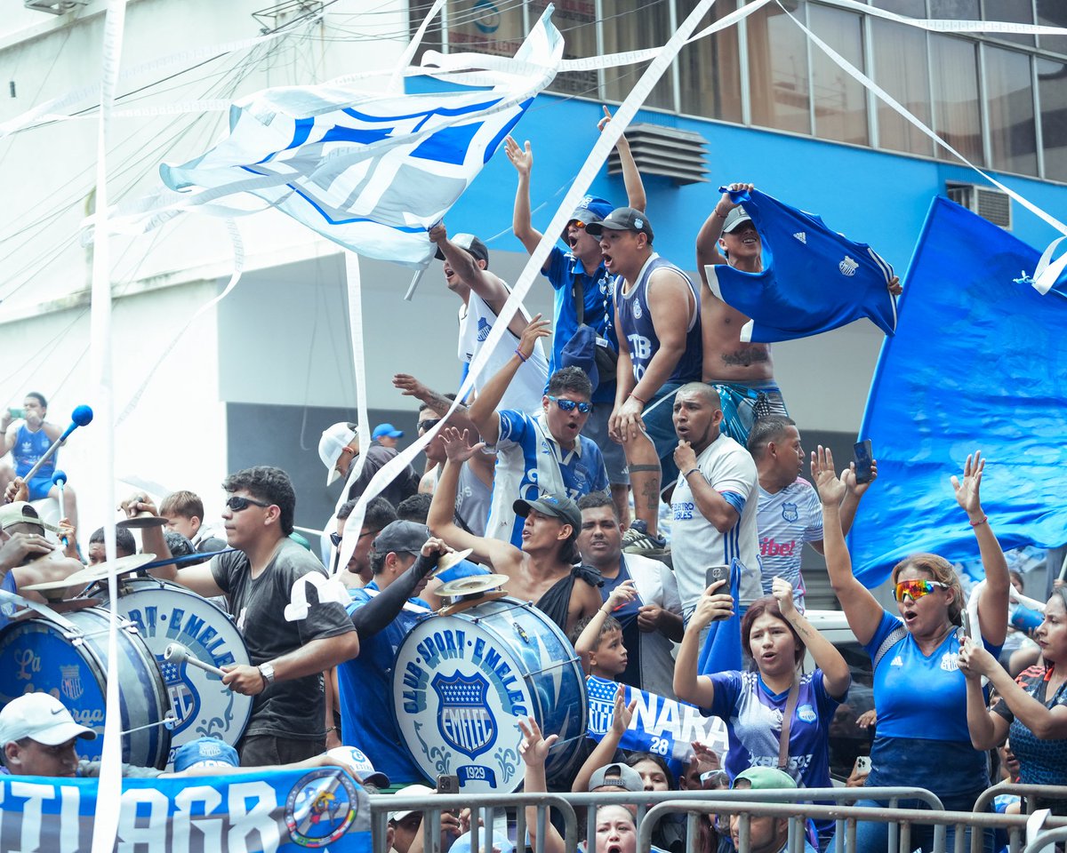 Las calles se pintan de azul. 🔵

#VolvemosASerEmelec