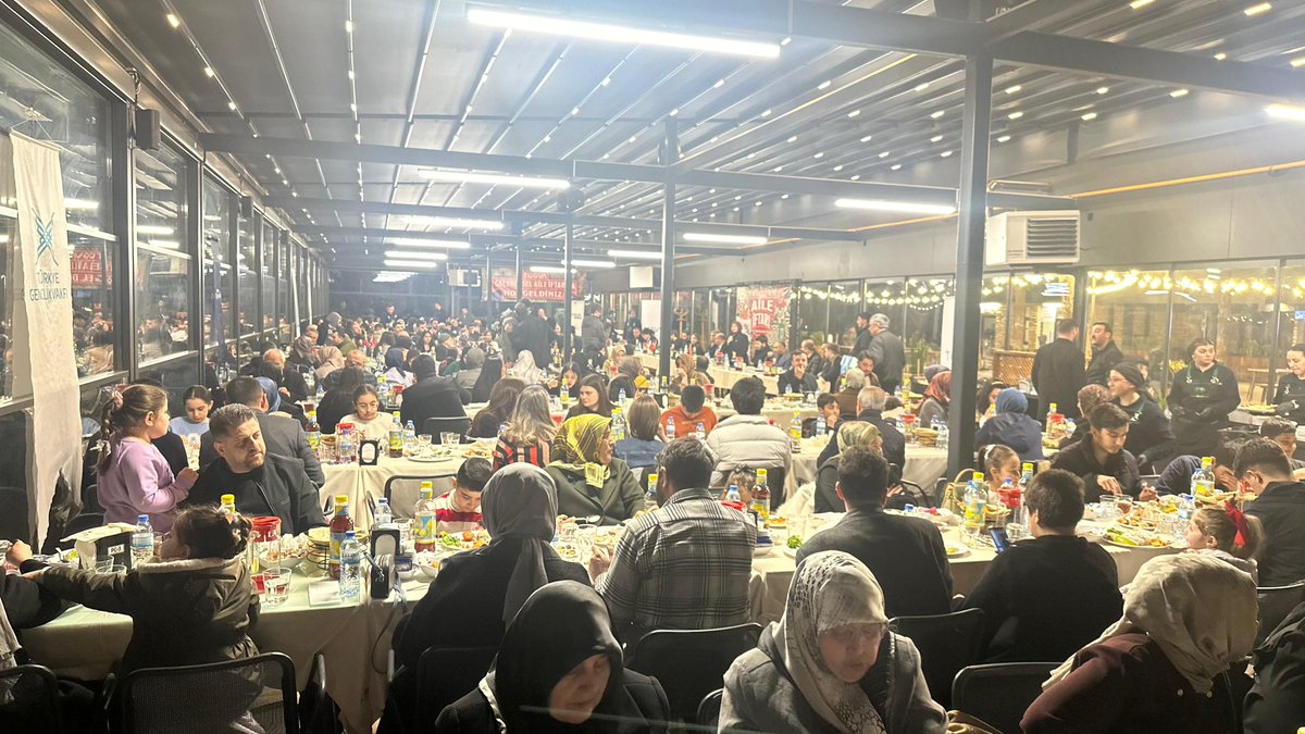 drtubakoksal's tweet photo. 📍Kahramanmaraş/TÜGVA İftar Programı
Ramazan’ın bereketini ve kardeşliğini Türkiye Gençlik Vakfı tarafından düzenlenen #TÜGVA Aile iftar programında ailerimizle aynı sofrada buluşmanın bereketini hissettik...
Rabbim birliğimizi ve aynı gaye doğrultusunda çalışmayı daim eylesin... https://t.co/ZRUqR5esPA