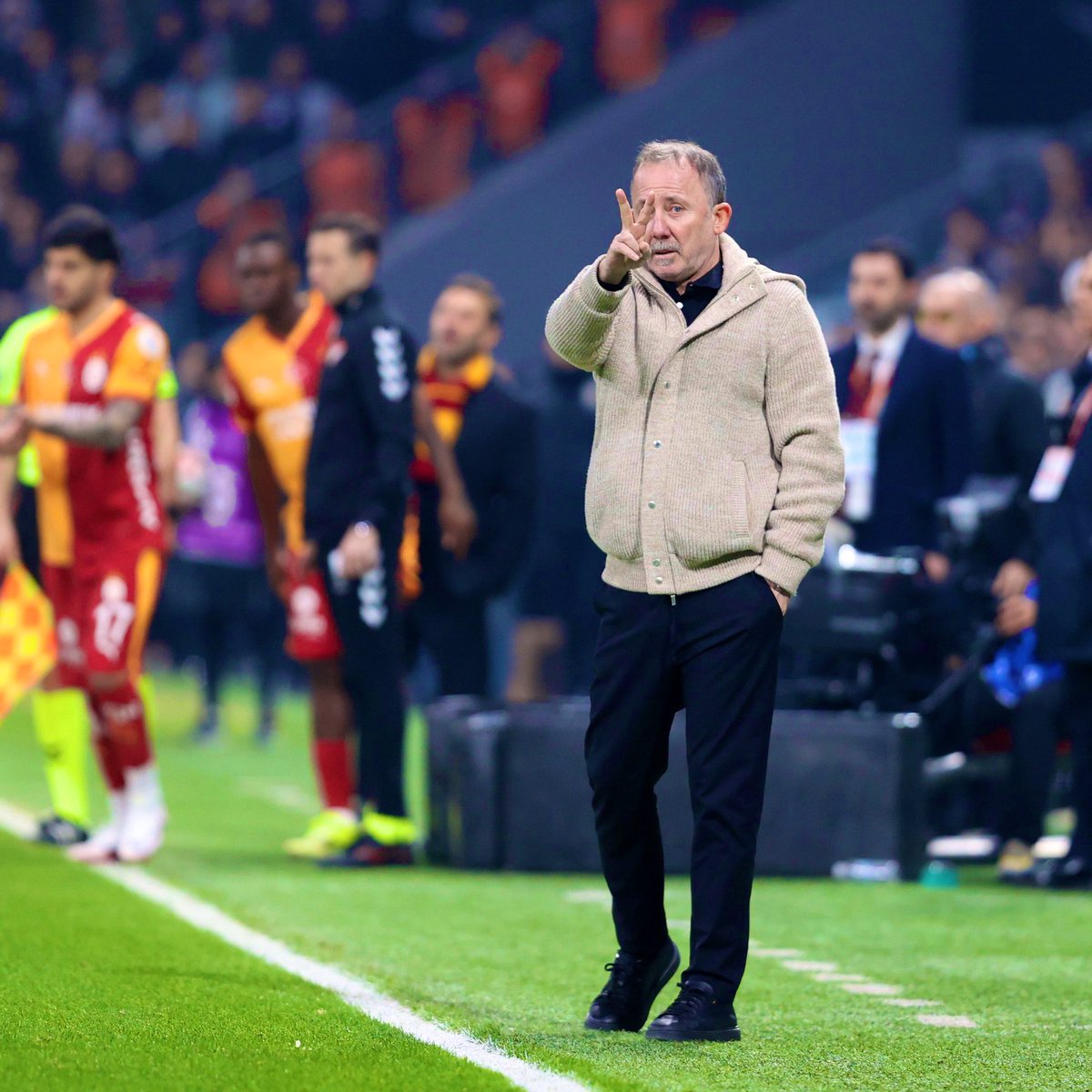 pushsportr's tweet photo. Sergen Yalçın: “Futbol artık çok siyasi olmuş.” https://t.co/aFLTShH2xH