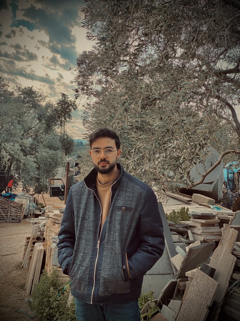 elmadoh's tweet photo. انتهت الرسَائل ، لماذا لم ينتهي الشُعور. https://t.co/BRbRIqYIr9