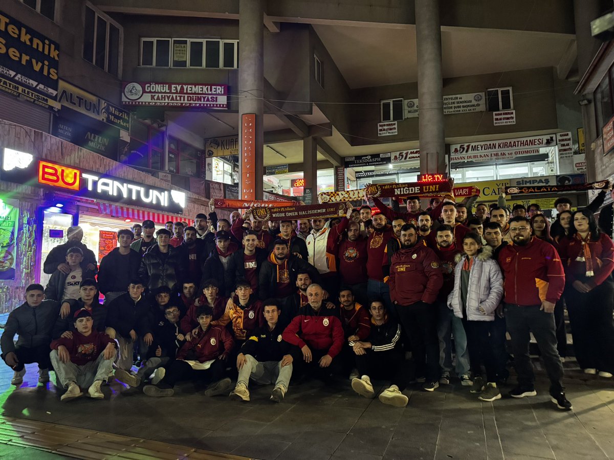 uAUNINigde_'s tweet photo. GÜMÜŞ SUYUNDAN AŞAĞI KOL KOLA|
GALATASARAY’ımız-jk maçını hep birlikte omuz omuza izledik

#ultrAslanUNI #uAUNINİĞDE https://t.co/NV57j2Z3Sy