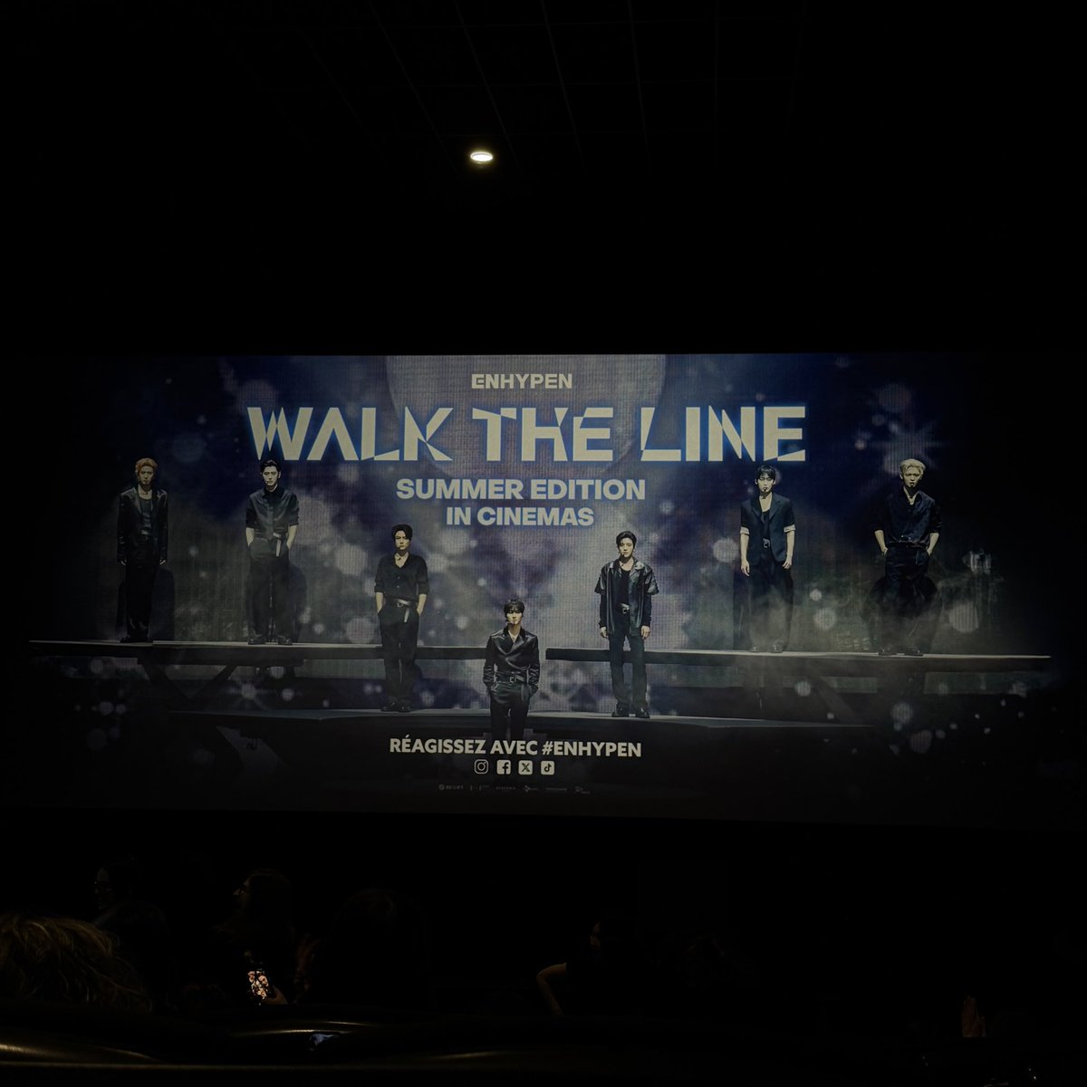 heyyyyno's tweet photo. enhypen wtl in cinema ꒰ა    ິ🎵  ິ  ໒꒱

#ENHYPEN #WALKTHELINESUMMEREDITION https://t.co/W3SknAbDX7