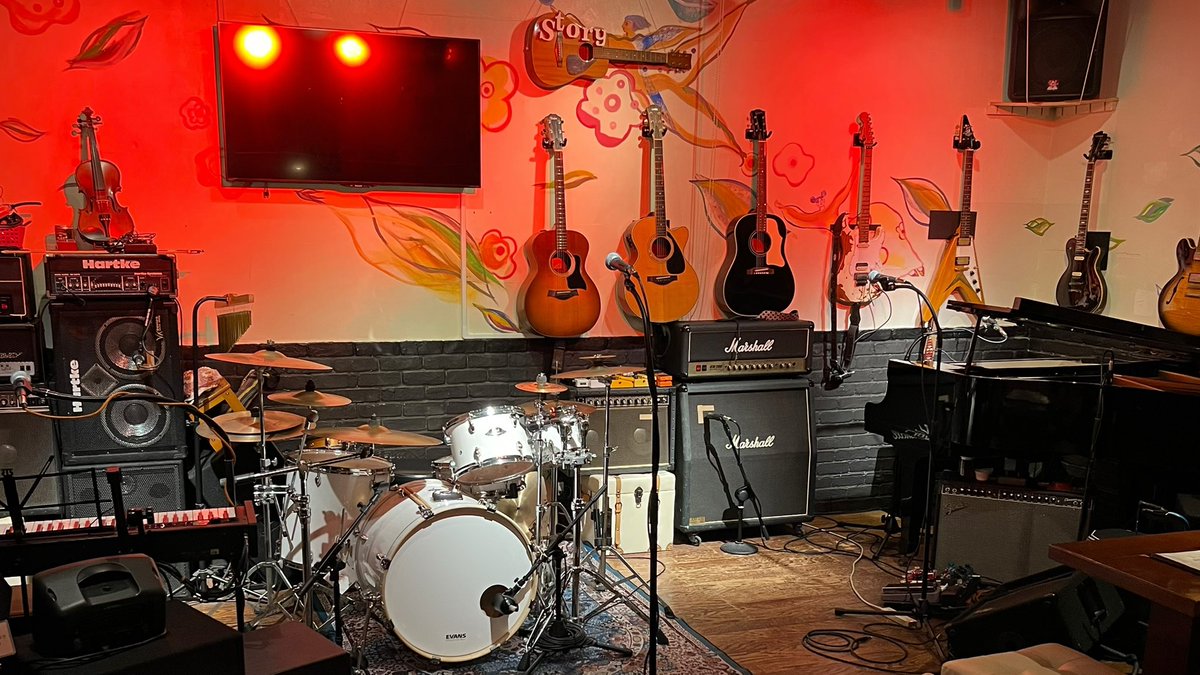 Live Bar Story tweet media