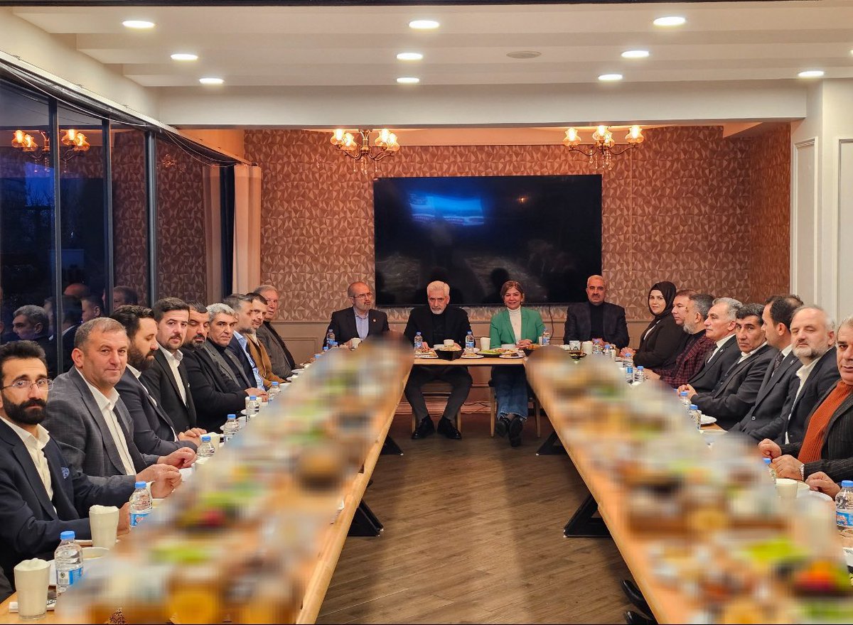 davutyildiz21's tweet photo. Milletvekillerimiz Galip Ensarioğlu, Suna Kepolu Ataman, Mehmet Sait Yaz, İl Başkanımız Ömer İler ve 17 İlçe Başkanlarımızla;

Bugün iftar sofrasının bereketini paylaştık.

Rabbim #Ramazan ayının sevinciyle sofralarımızı bereketlendirsin, oruçlarımızı kabul eylesin.🌙 https://t.co/R3BPFBN2en