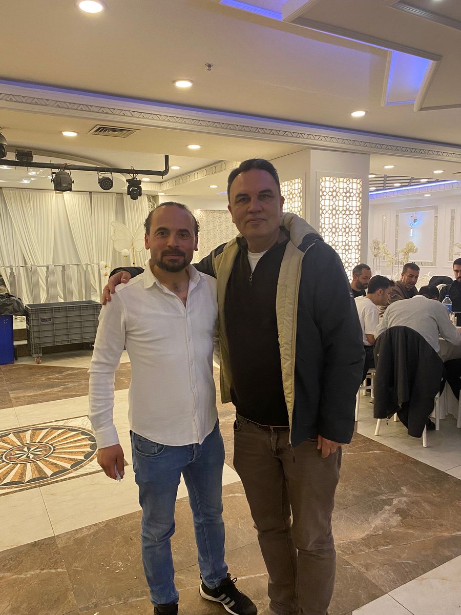 B,azı insanlar ,b,azı ortamlar huzur v,erir 
Çünkü onların azı bile çokluktan ötedir.
Onların sofrasında tüm sıkıntılar erir
Ve bir dua kalır geriye İftar sofrasından insanlar paylaştıkça dünya güzelleşir.Ya rab Güzellik katan sofralara bizi yeniden,yeniden eriştir.