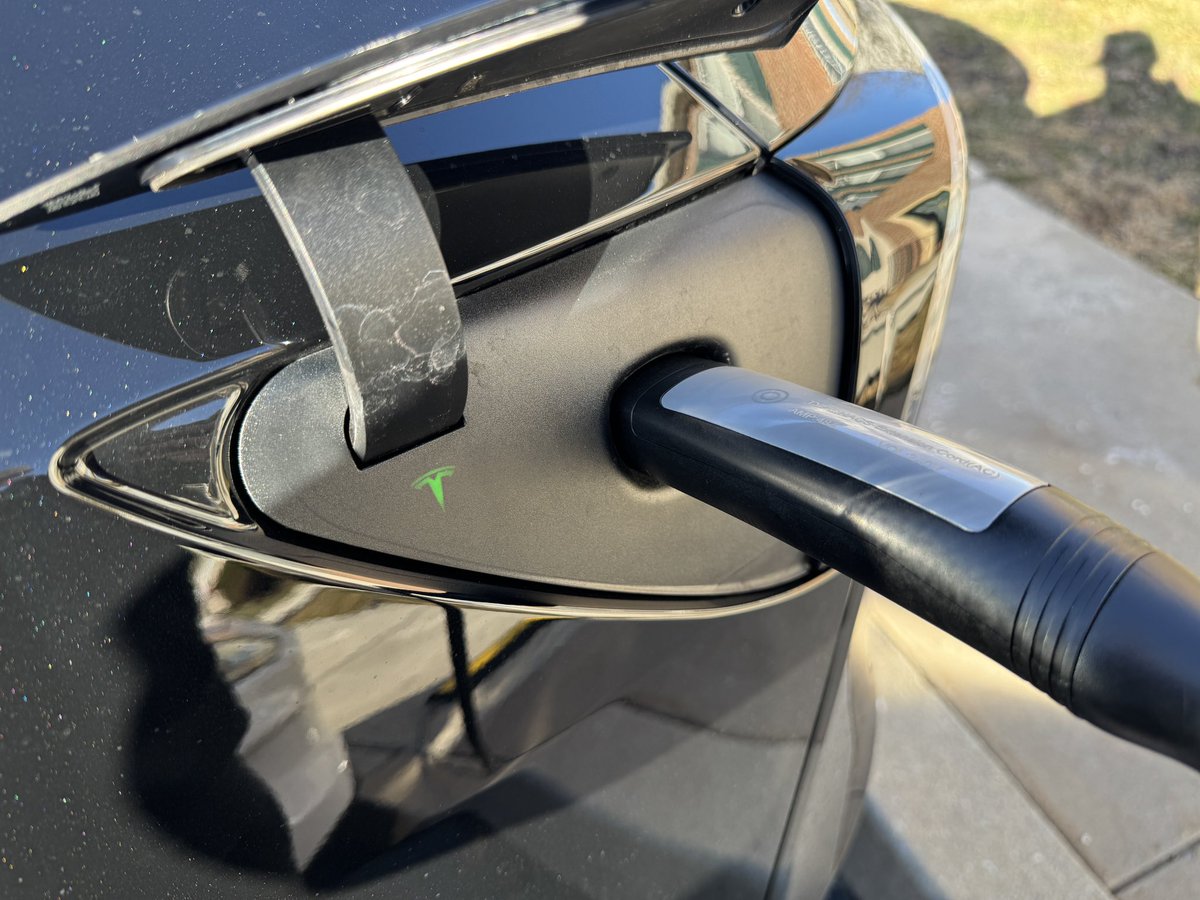 TESLARATI tweet media