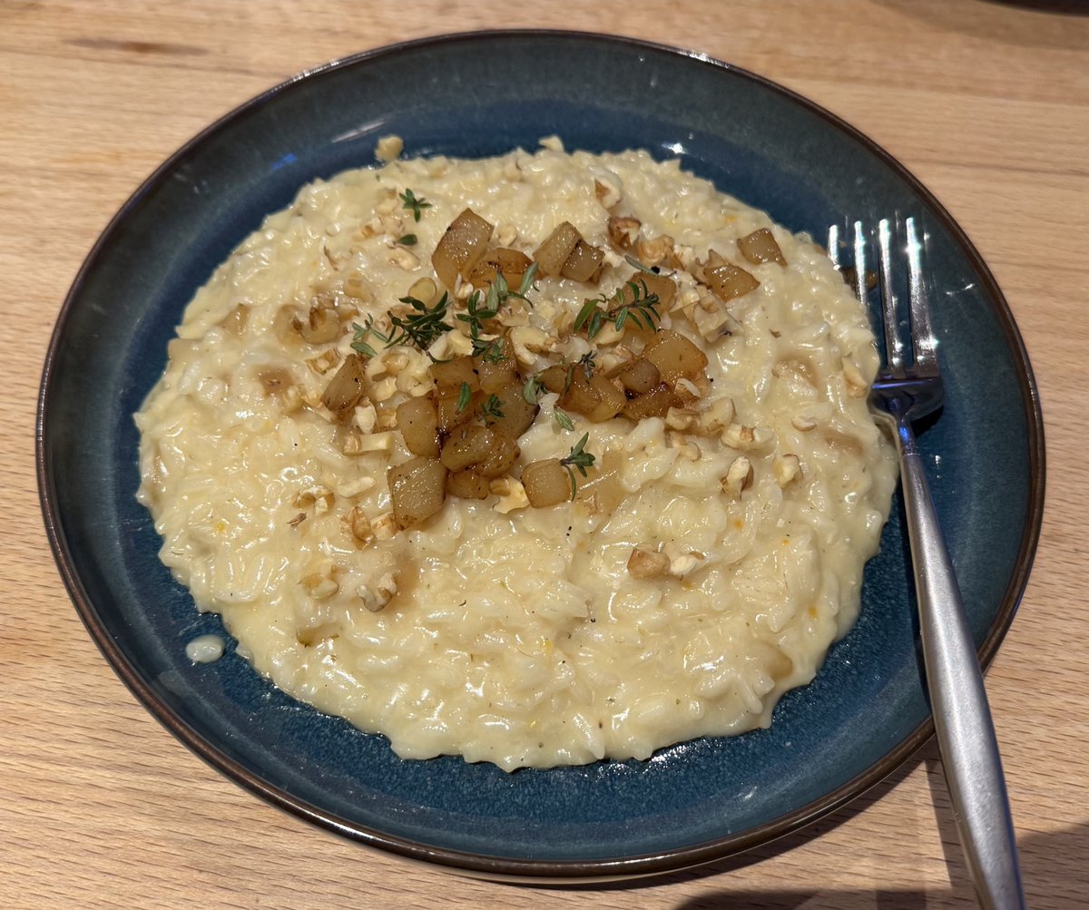 Risotto taleggio, pere e noci 😋<a href="/GialloZafferano/">GialloZafferano</a>