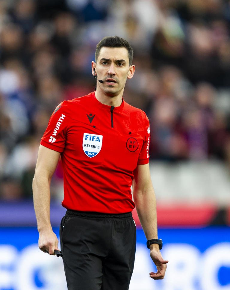 Mañana regresa él Gallego q nos pito en el  bernabeu 3 penaltis en 5 minutos, lo tuvieron que corregir 2 veces los del VAR.
Aparte de perdonar la roja a  rodrigo, expulsar a Marcao 6 partidos de sanción y al <a href="/peladoalmeyda/">Matías Jesús Almeyda</a>.
Caso Inaudito.
Un pt crack.