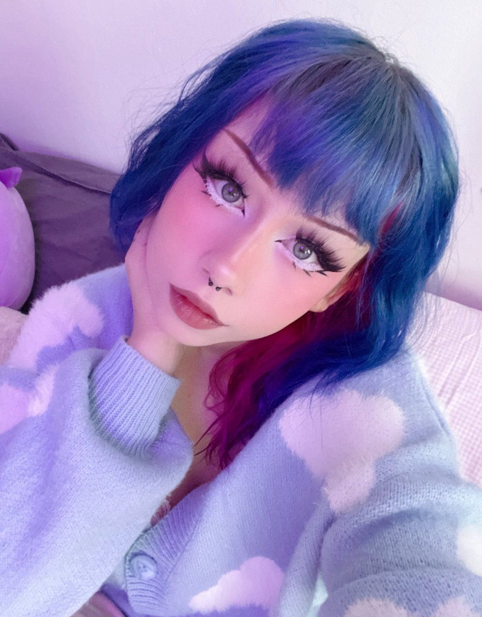 Samstag Abend und du Loser sitzt armselig alleine zuhause während ich mir jetzt einen schönen Abend mit meinen Mädels mache, natürlich wirst du für jegliche kosten aufkommen🔥
#femdom #findom #geldherrin #geldsklave #geldschwein #geldschwanz #zahlsklave #zahlschwein