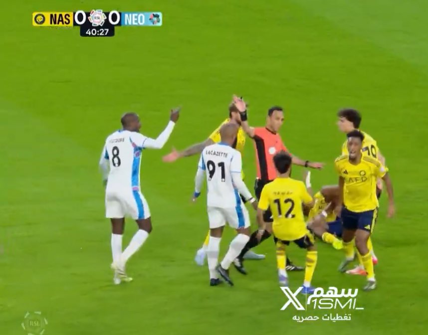 لقطة مستحيل تشوفونها بمباريات الهلال والاهلي

قلة الحياء والظلم التحكيمي ماتصير الا بمبارياتنا بس
