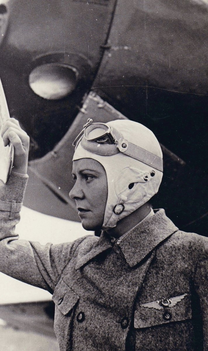 Türk kadını, asil ve kahramansın!
Sen omuzlar üzerinde göklere yükselensin!