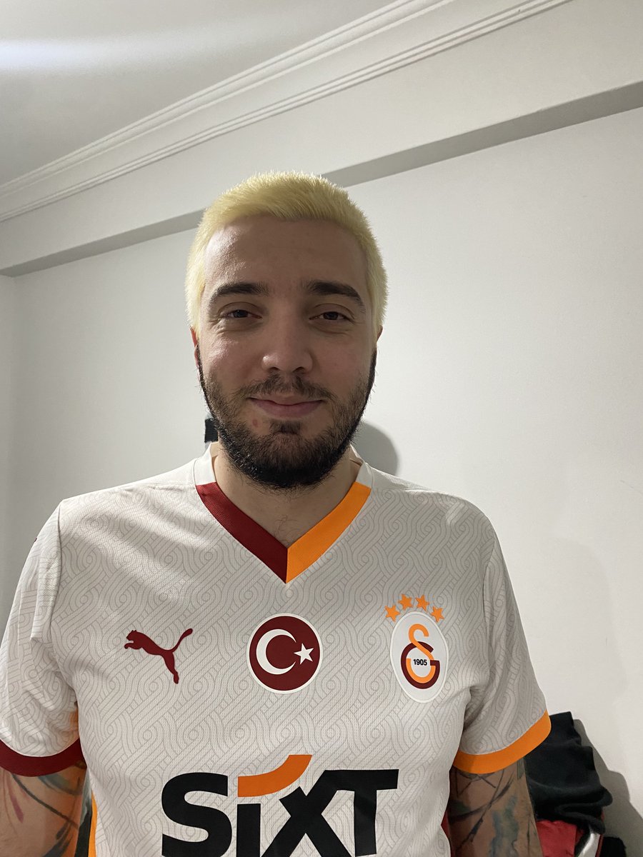 Sevgilimin saçını boyadım 😋😋 sikardi 😂😂