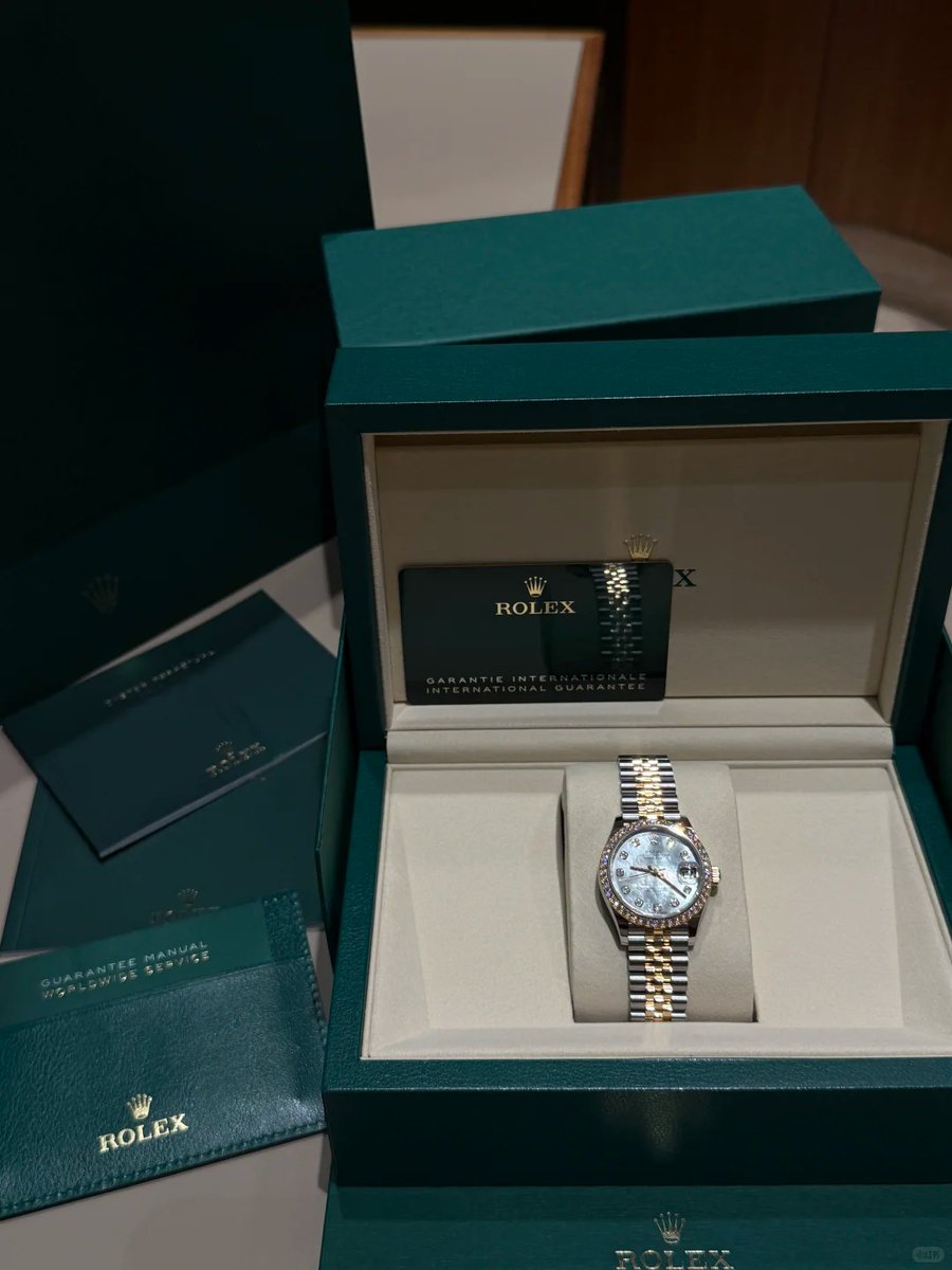 Today’s shopping trip turned into something special!🛍️✨I walked into the mall just to look around and walked out with this stunning watch on my wrist⌚💎Sometimes the best moments are the unexpected ones. Loving every second of it!💫