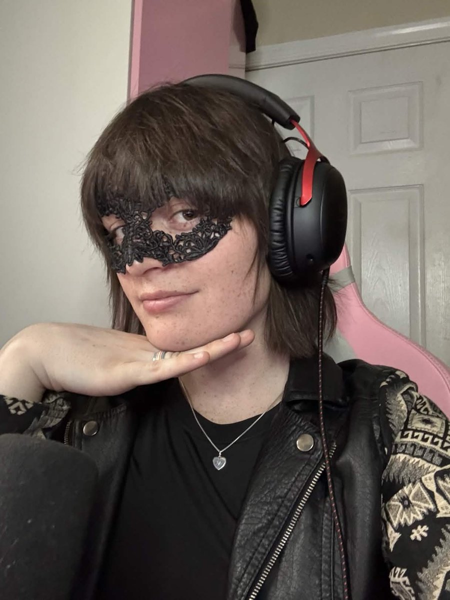 literose tweet media