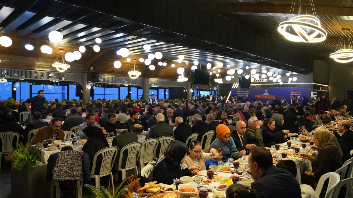 AvMuhammetSunar's tweet photo. AK Parti Genel Başkan Vekilimiz Sayın Mustafa Elitaş ve Genel Başkan Vekili Yardımcımız Sayın Cengiz Yavilioğlu’nun katılımlarıyla, Büyükşehir Belediye Başkanımız Sayın Mehmet Sekmen’in ev sahipliğinde; aziz şehitlerimizin bizlere emaneti olan kıymetli aileleri ve gazilerimiz onuruna verilen iftar programına katıldık.
Rabbim aziz şehitlerimize rahmetiyle muamele eylesin, mekânlarını cennet eylesin.
@mustafaelitas @Cengizyavili @mehmetsekmen