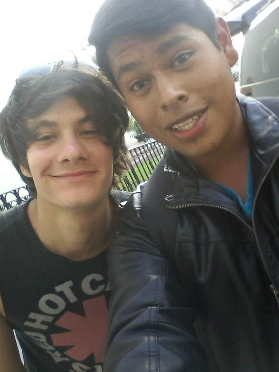 _GaboCruz_'s tweet photo. #PorSiempre @bryanmouque 🔴♾️ https://t.co/EFje56XssU