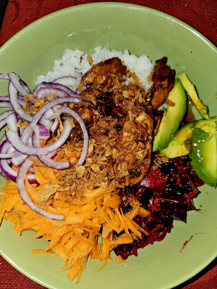 Mine &amp; <a href="/emcharlie13/">Morgan 🌷</a> take on a <a href="/wagamama_uk/">wagamama uk</a> Donburi Bowl with chicken thighs pan fried in sesame oil with honey &amp; soy sauce and it was blooming amazing 😋