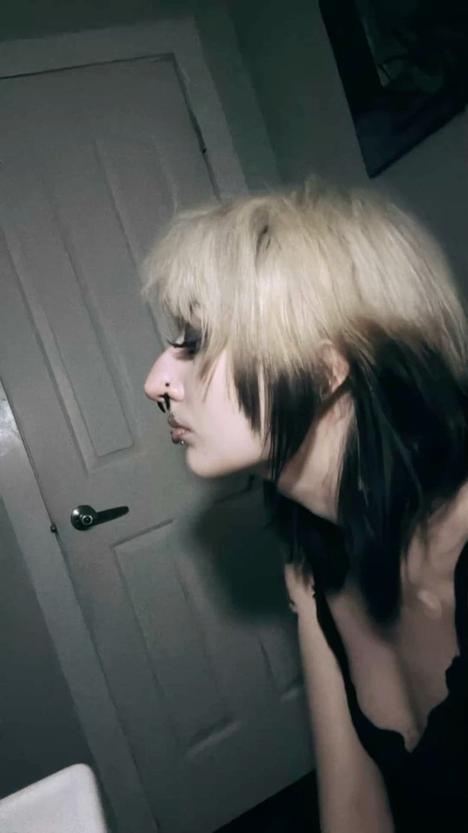 doing this type of hair color next weekend :3c 

photo from Pinterest