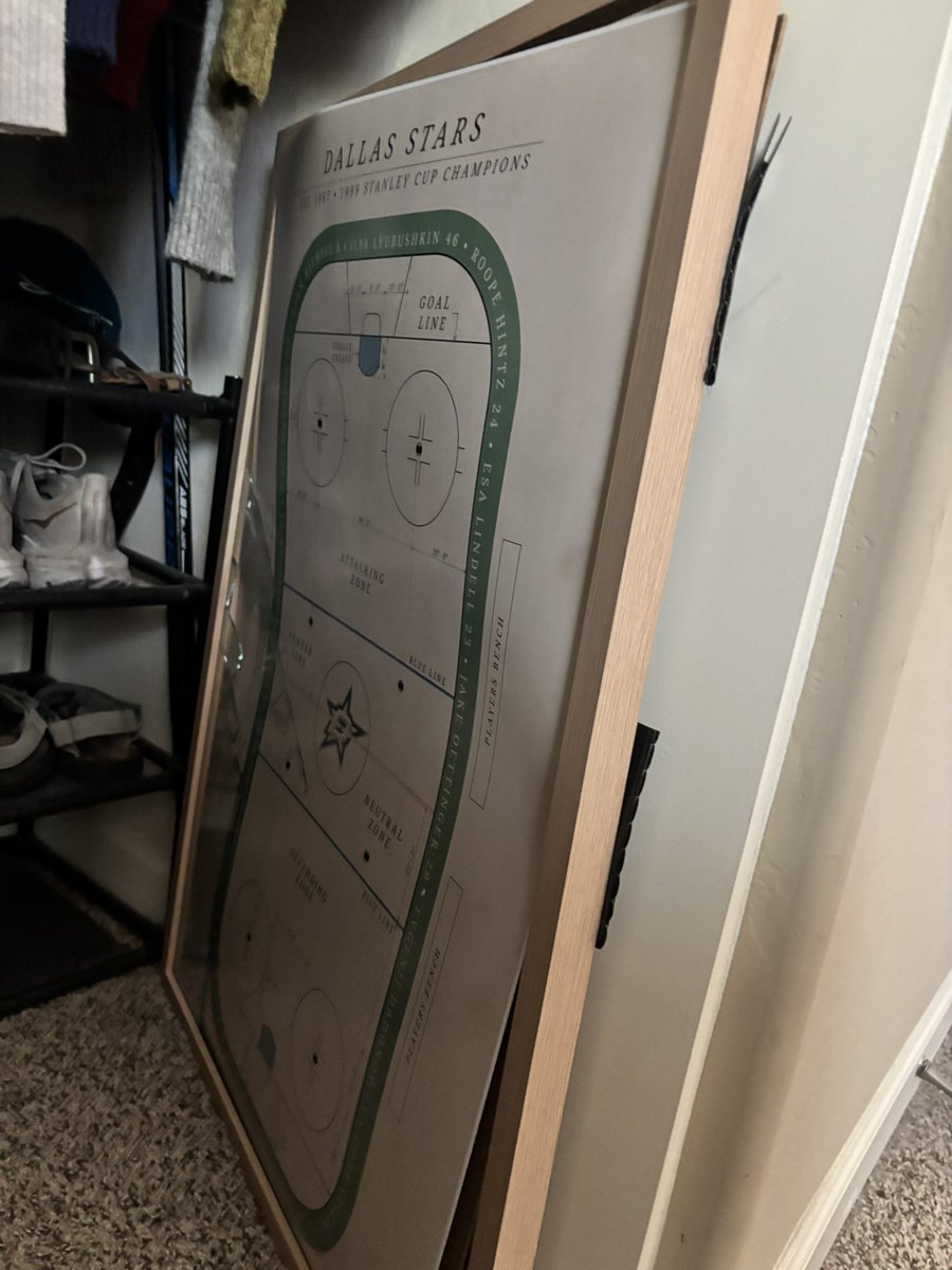 moosetanen's tweet image. when your chud team loses their #1 center to injury and lose a game against their biggest rivals and then your poster of them drops on ur wall and theres glass everywhere #fml